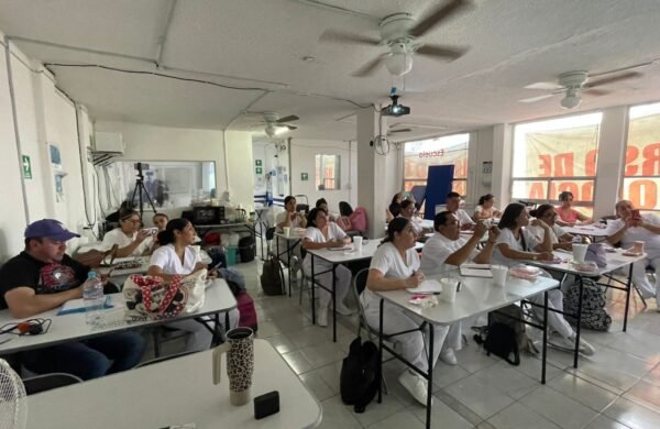 Alumnos estudiando Podologia Sucursal Viaducto